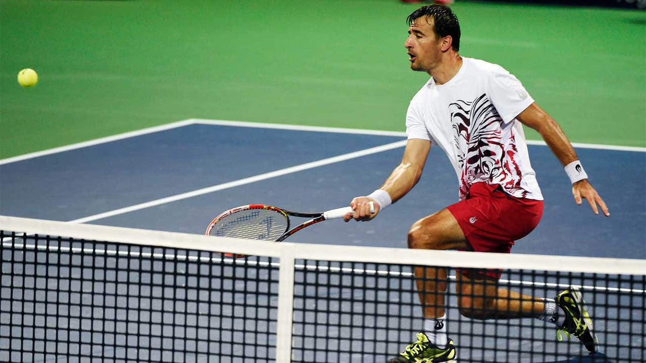 Isner again gets bounced in first round, this time north of the border
